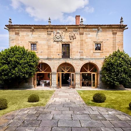 Helguera Palacio Boutique & Antique Vargas المظهر الخارجي الصورة